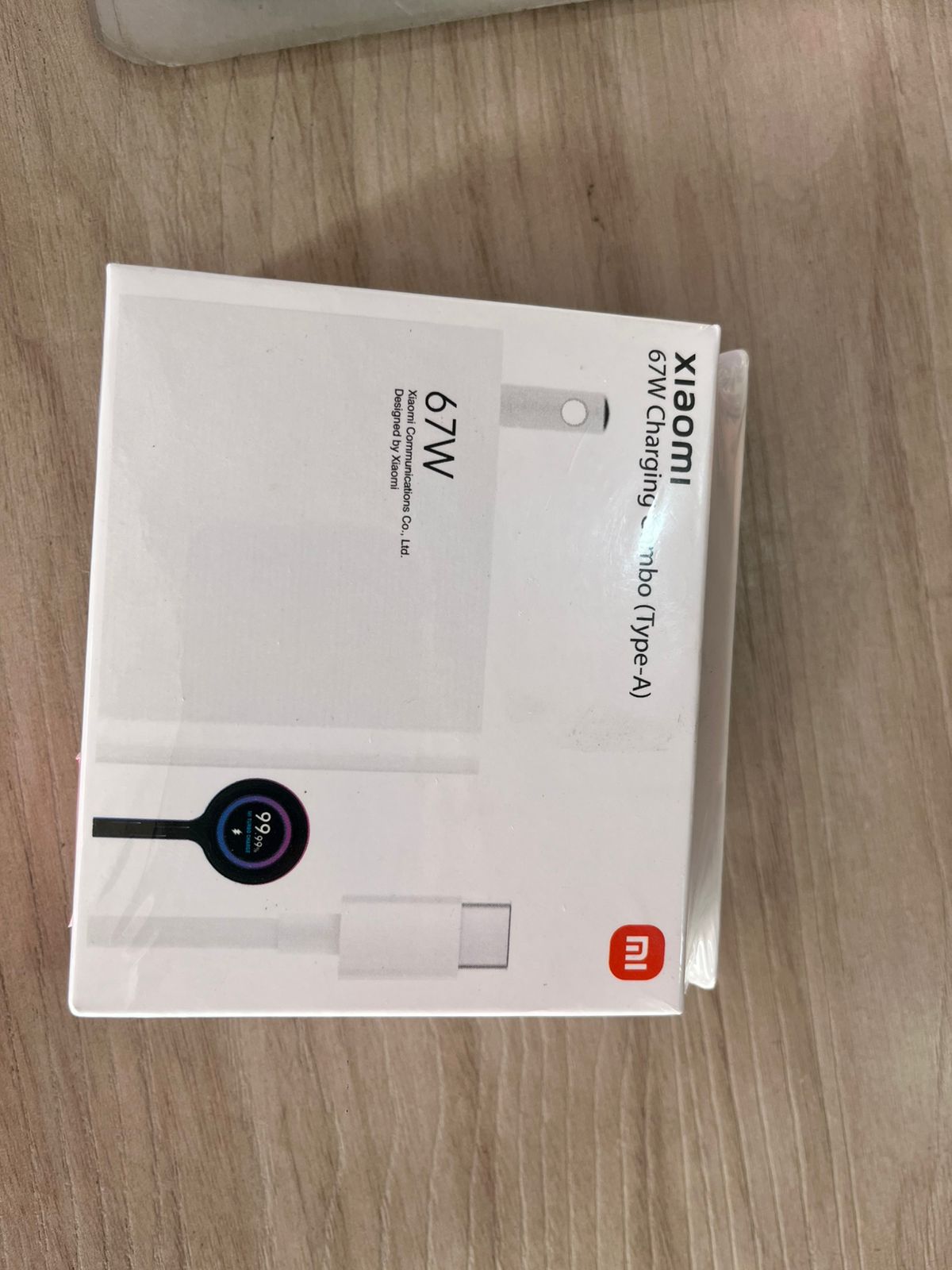 Cargador Xiaomi 67W compacto y portable
